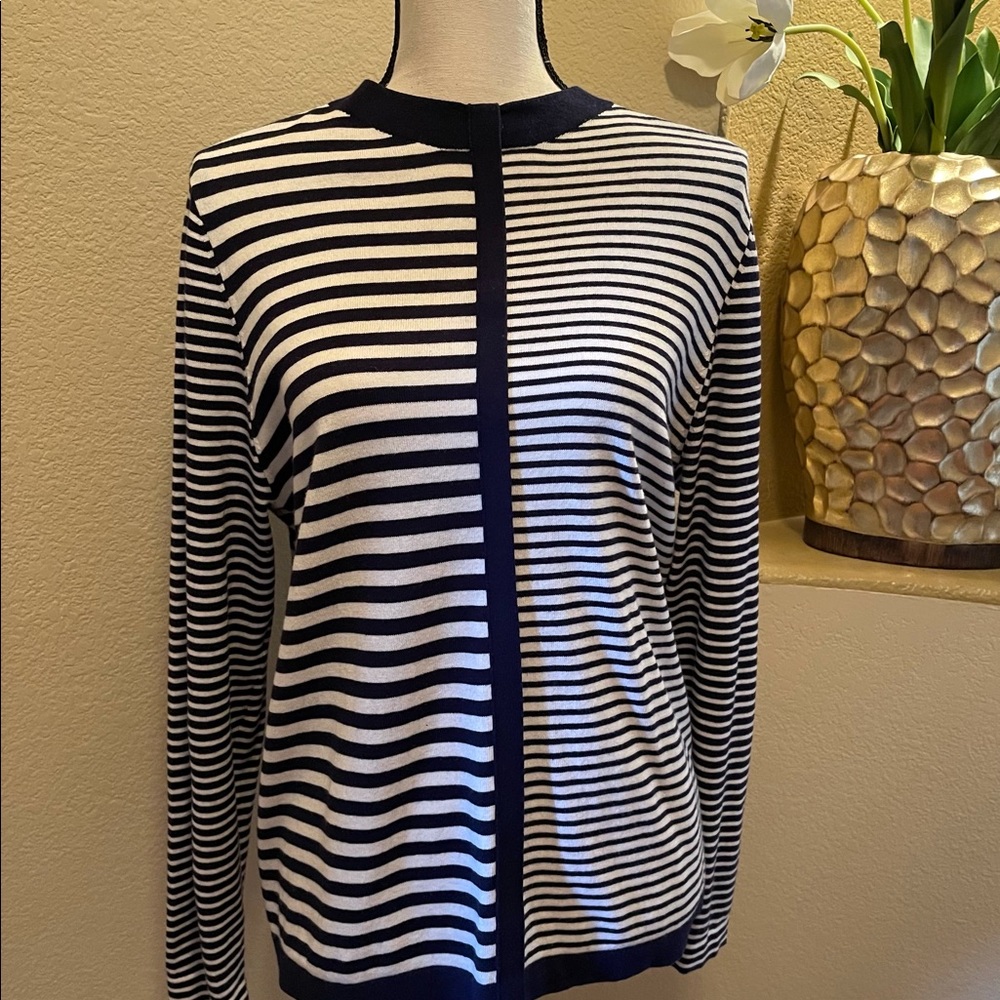 J. McLaughlin Light weight sweater